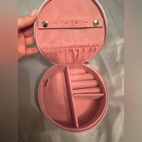 NWOT Travel Jewelry Case Hello Kitty - Picture 2 of 4